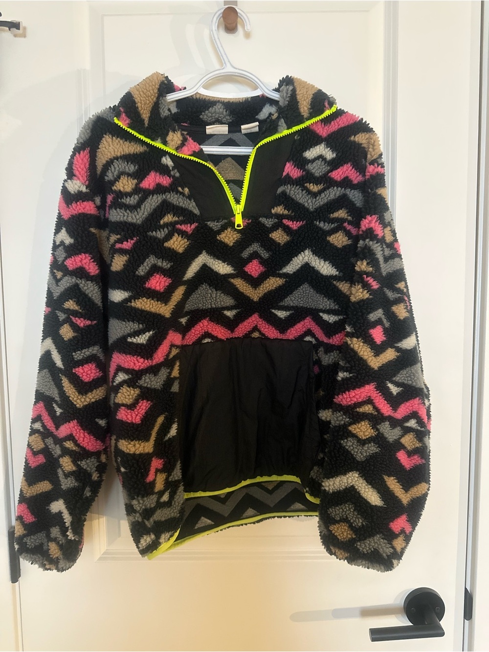 Levi's Black Sherpa Pullover Pink & Tan Pattern Neon Zip